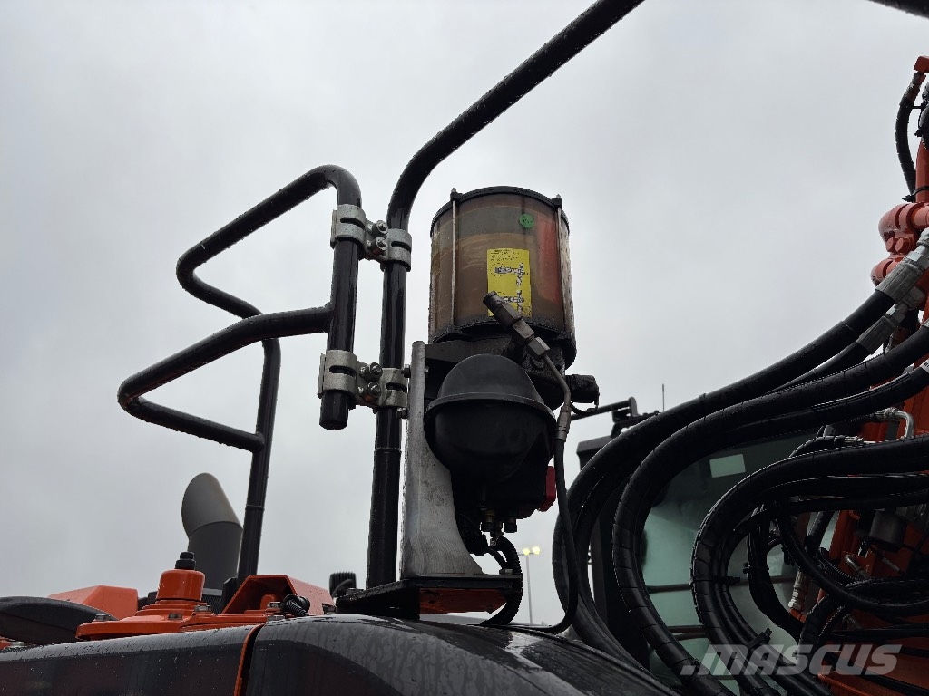 Hitachi ZX 135 US-7 / Rototilt, Rasvari, Stage V 履带挖掘机