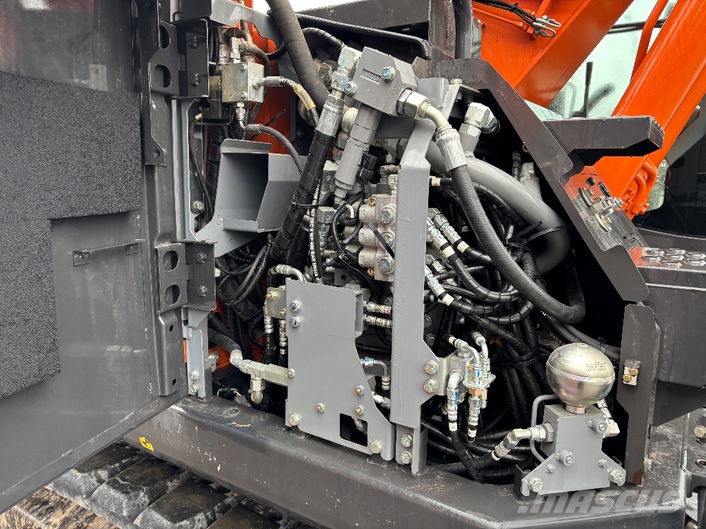 Hitachi ZX 135 US-7 / Rototilt, Rasvari, Stage V 履带挖掘机