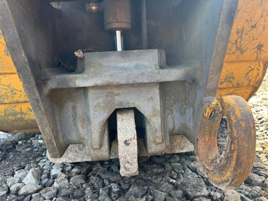 JCB JS 145 W + BUCKET Excavadoras de ruedas