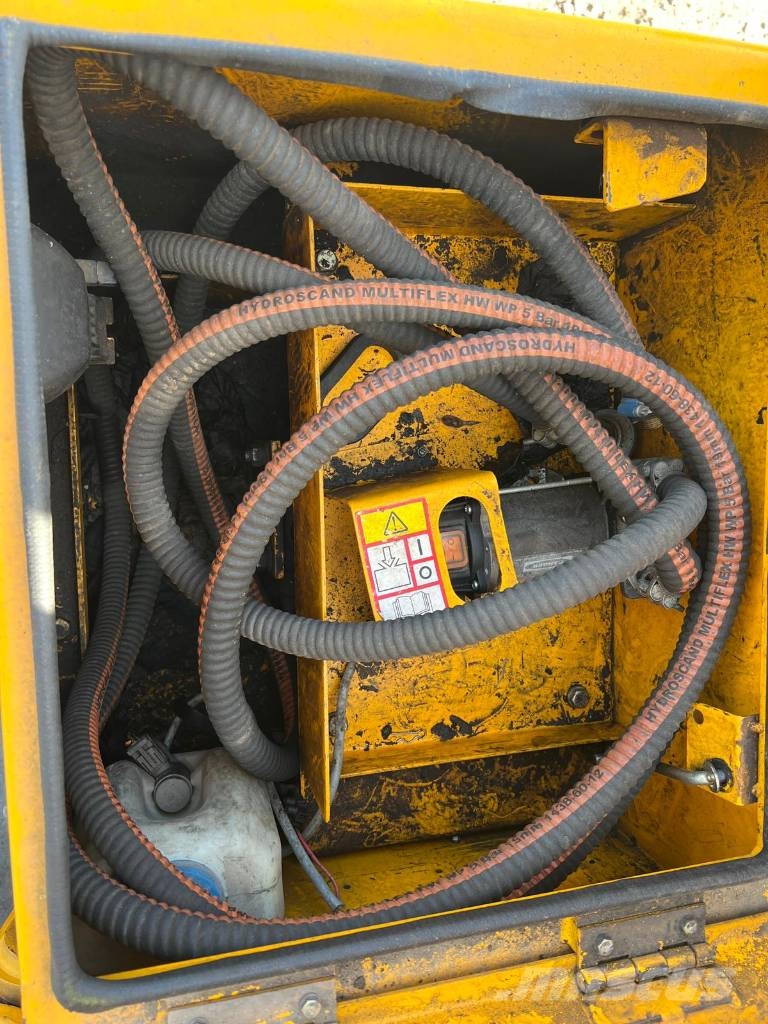 JCB JS 145 W + BUCKET Excavadoras de ruedas