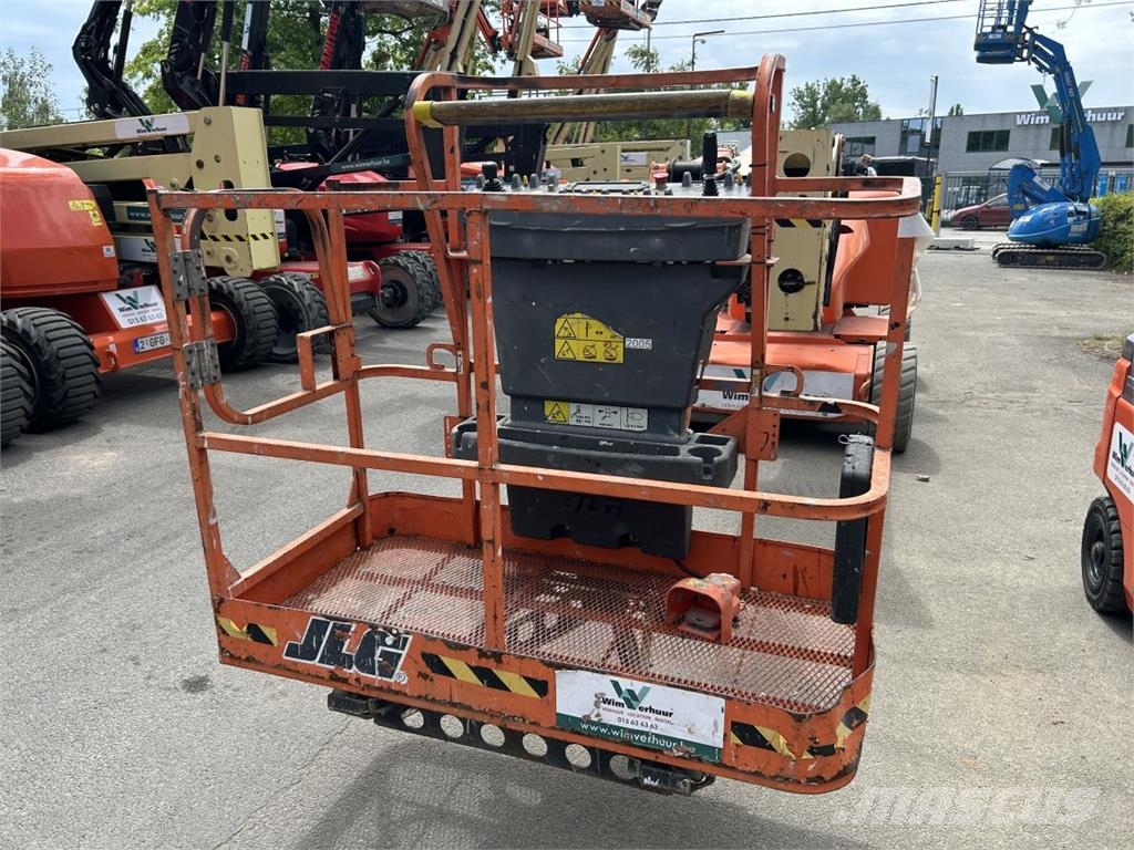 JLG E450AJ (2005) Strēles pacēlāji