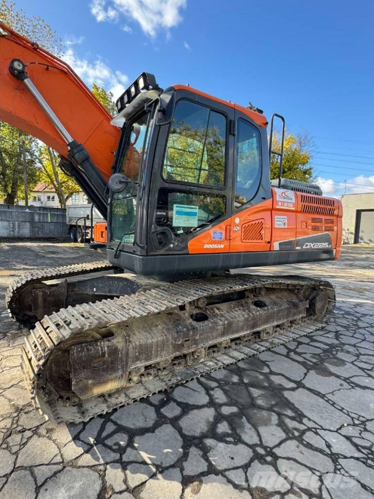 Doosan DX 225 LC-5 Lánctalpas kotrók