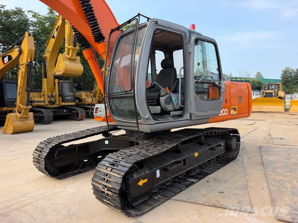 Hitachi EX200 대형 굴삭기 29톤 이상