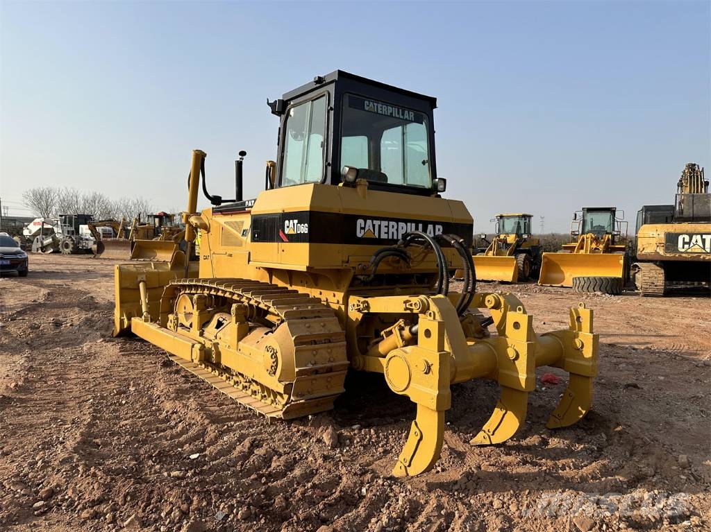 CAT D 6 G بلدوزرات مجنزرة