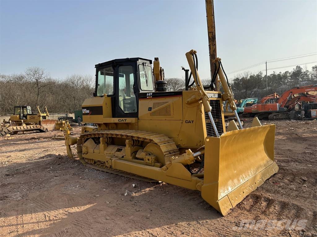 CAT D 6 G بلدوزرات مجنزرة