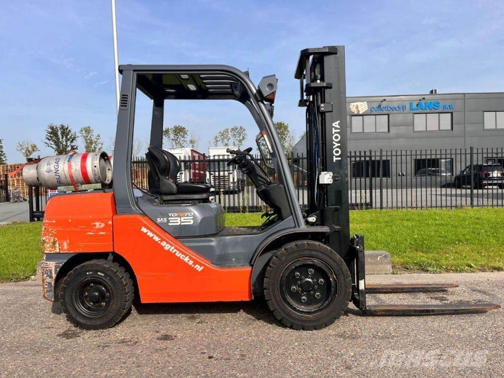 Toyota 02-8FGJF35 Περονοφόρα ανυψωτικά κλαρκ με φυσικό αέριο LPG