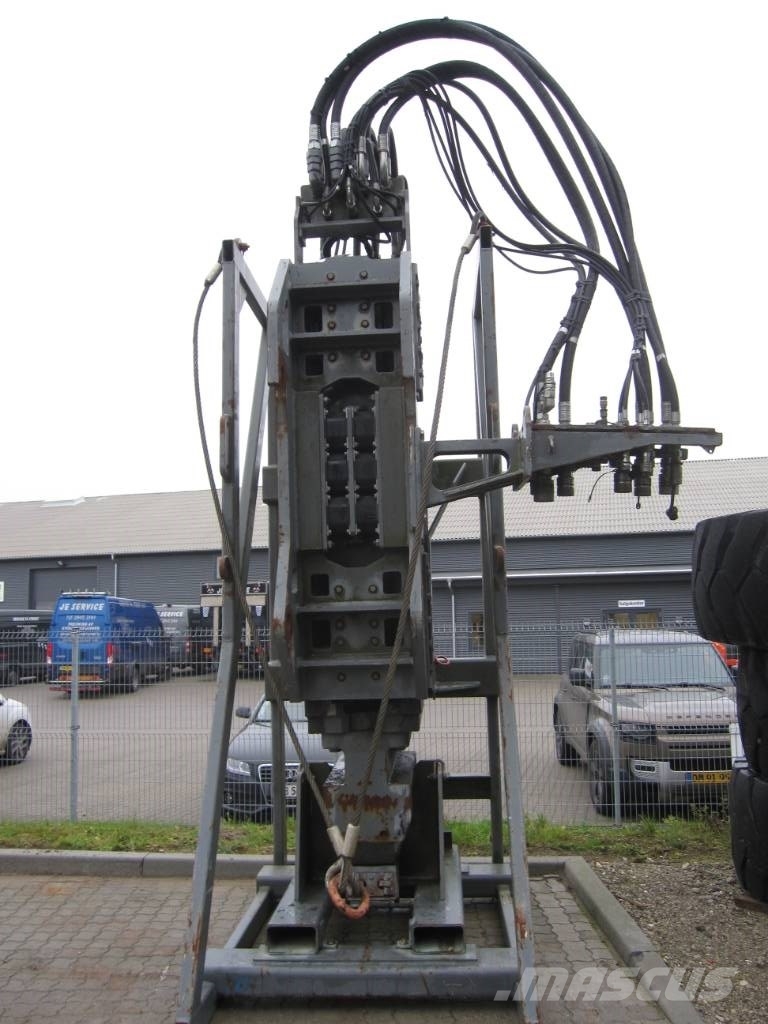 Müller MS-30 HFMV vibrator - Liebherr 1500H Martinetes vibradores
