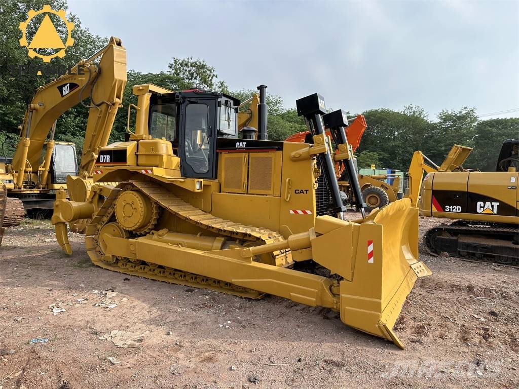 CAT D 7 R Buldooserid