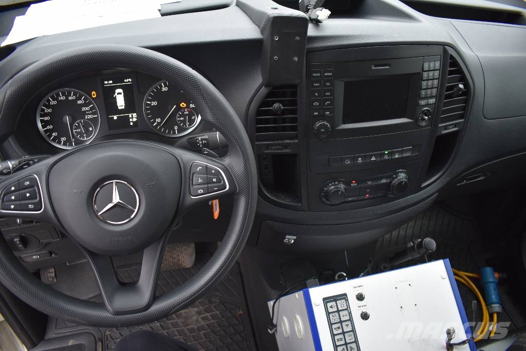Mercedes-Benz Vito 4x4 Notarzt Einsatzfahrzeug NEF Ambulanser