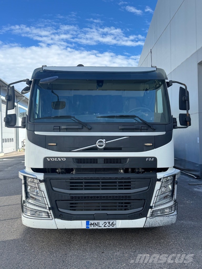 Volvo FM 370 6x2/4-4900 Nosturiauto Truck mounted cranes