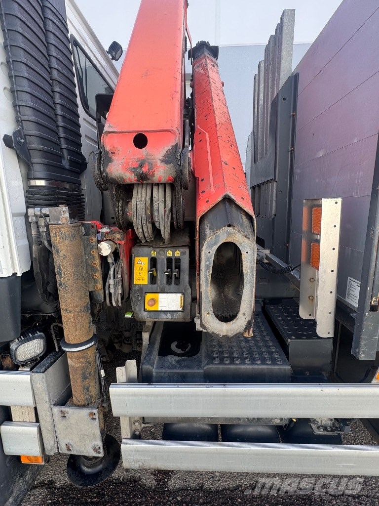 Volvo FM 370 6x2/4-4900 Nosturiauto Truck mounted cranes