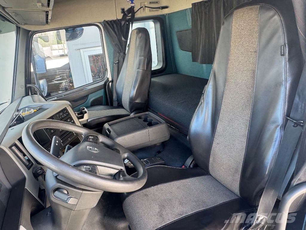 Volvo FM 370 6x2/4-4900 Nosturiauto Truck mounted cranes