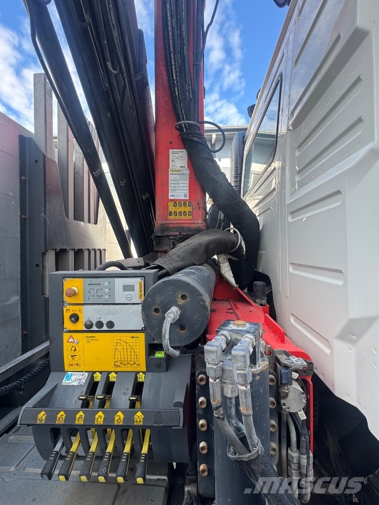 Volvo FM 370 6x2/4-4900 Nosturiauto Truck mounted cranes