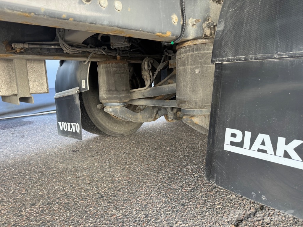 Volvo FM 370 6x2/4-4900 Nosturiauto Truck mounted cranes