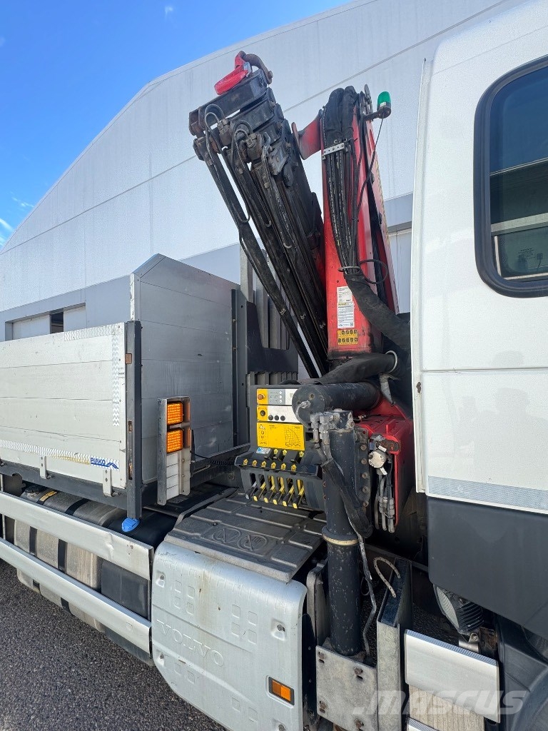 Volvo FM 370 6x2/4-4900 Nosturiauto Truck mounted cranes