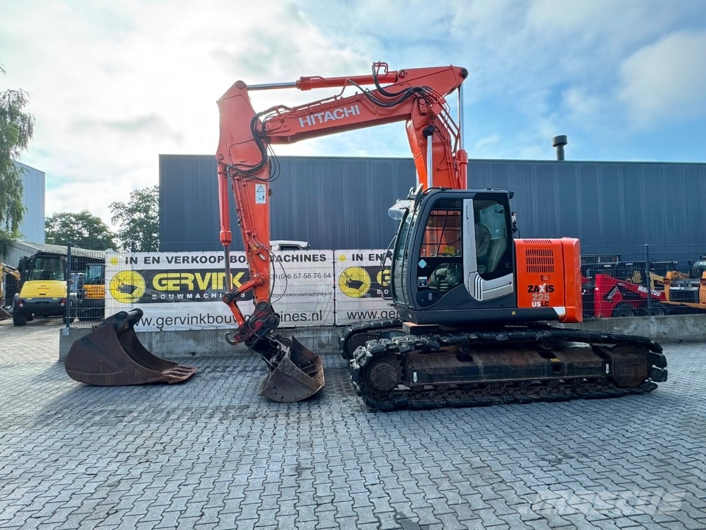 Hitachi ZX 225 US LC-3 حفارات زحافة