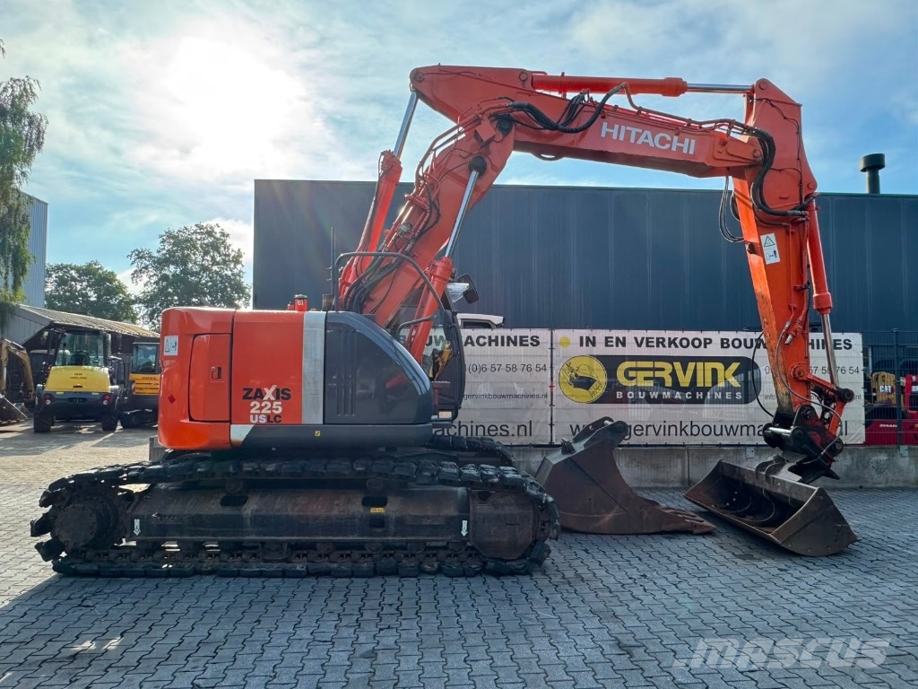 Hitachi ZX 225 US LC-3 حفارات زحافة