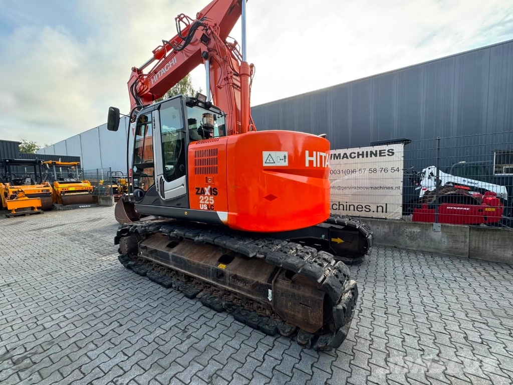 Hitachi ZX 225 US LC-3 حفارات زحافة