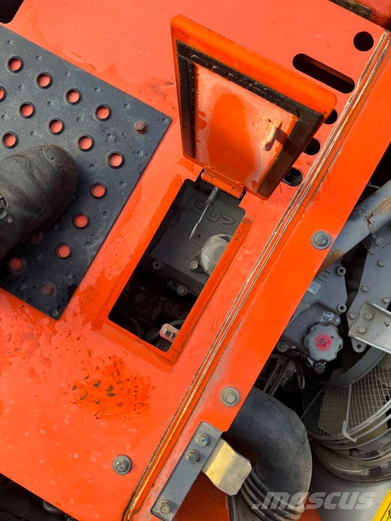 Hitachi ZX 225 US LC-3 حفارات زحافة
