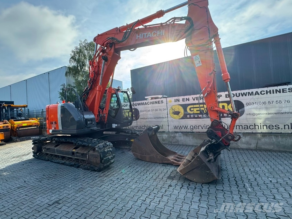 Hitachi ZX 225 US LC-3 حفارات زحافة