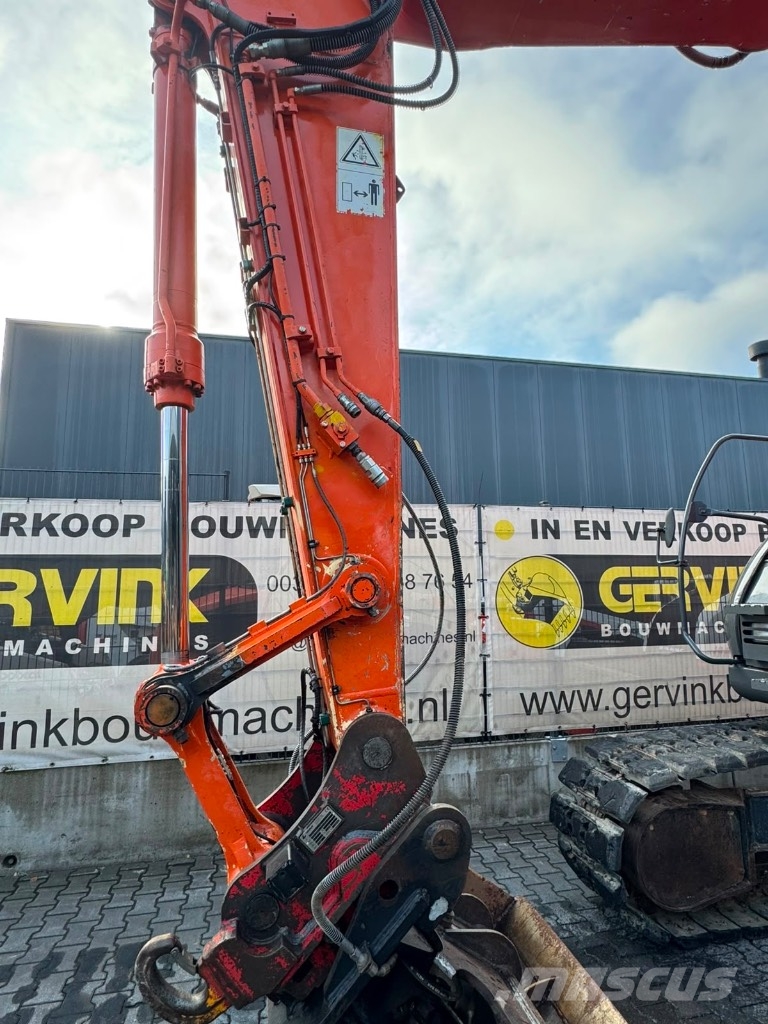 Hitachi ZX 225 US LC-3 حفارات زحافة