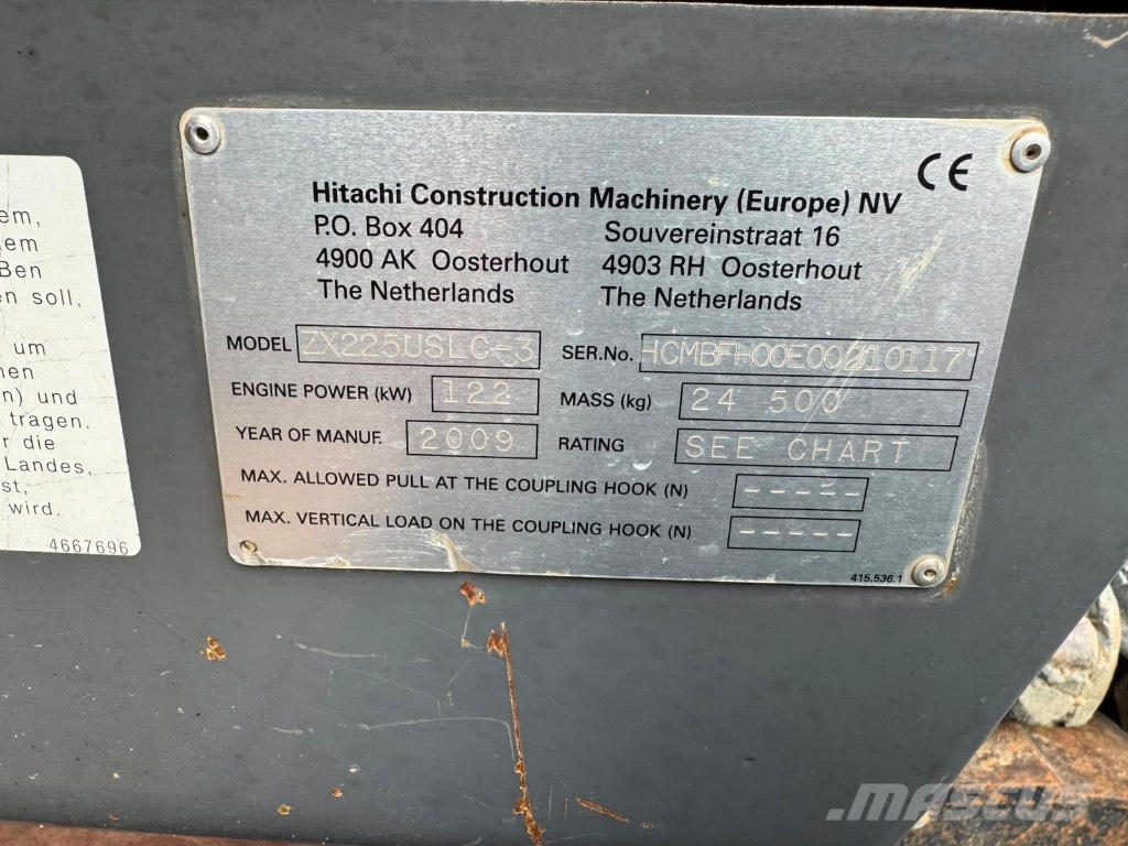 Hitachi ZX 225 US LC-3 حفارات زحافة