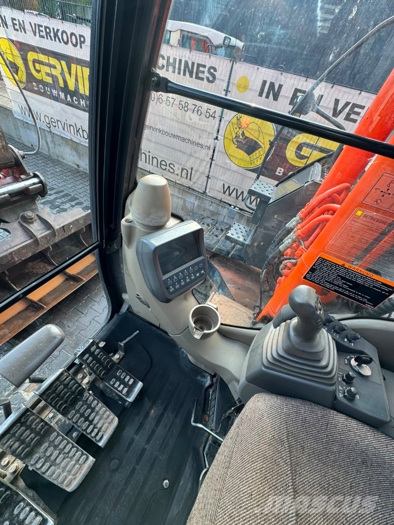 Hitachi ZX 225 US LC-3 حفارات زحافة