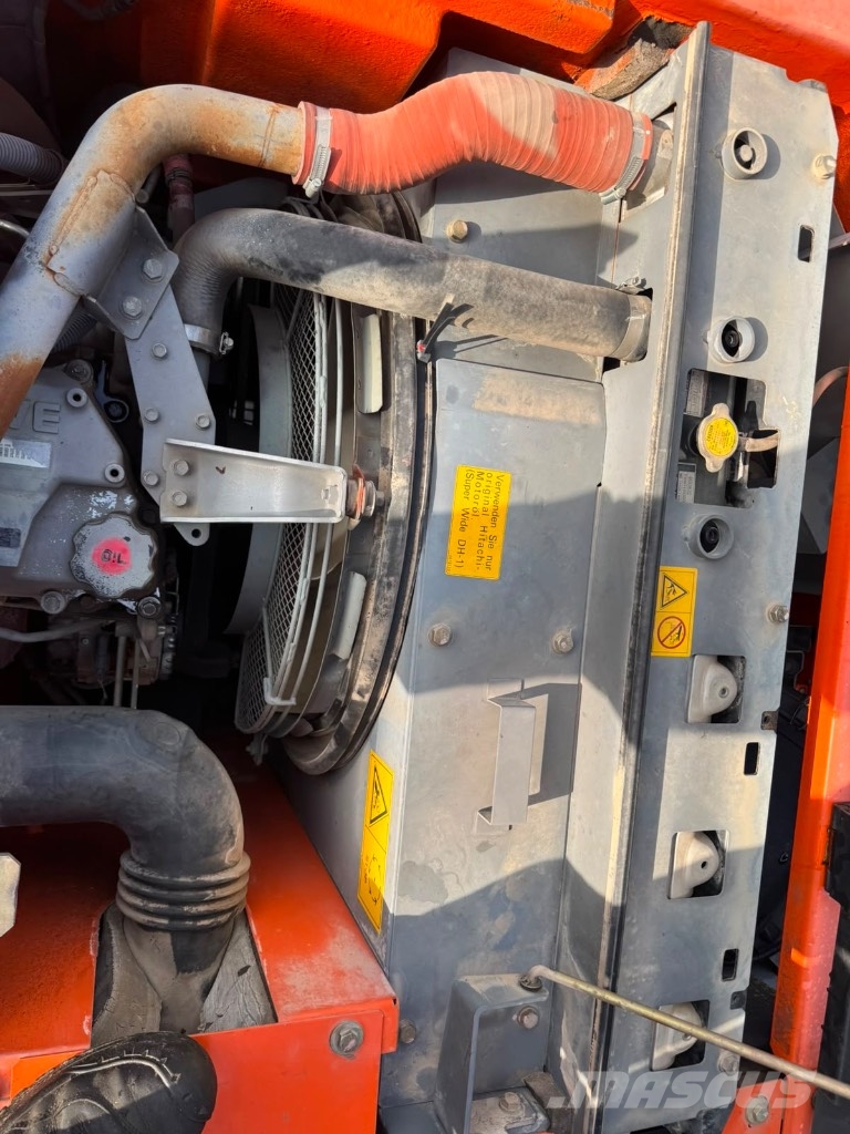 Hitachi ZX 225 US LC-3 حفارات زحافة