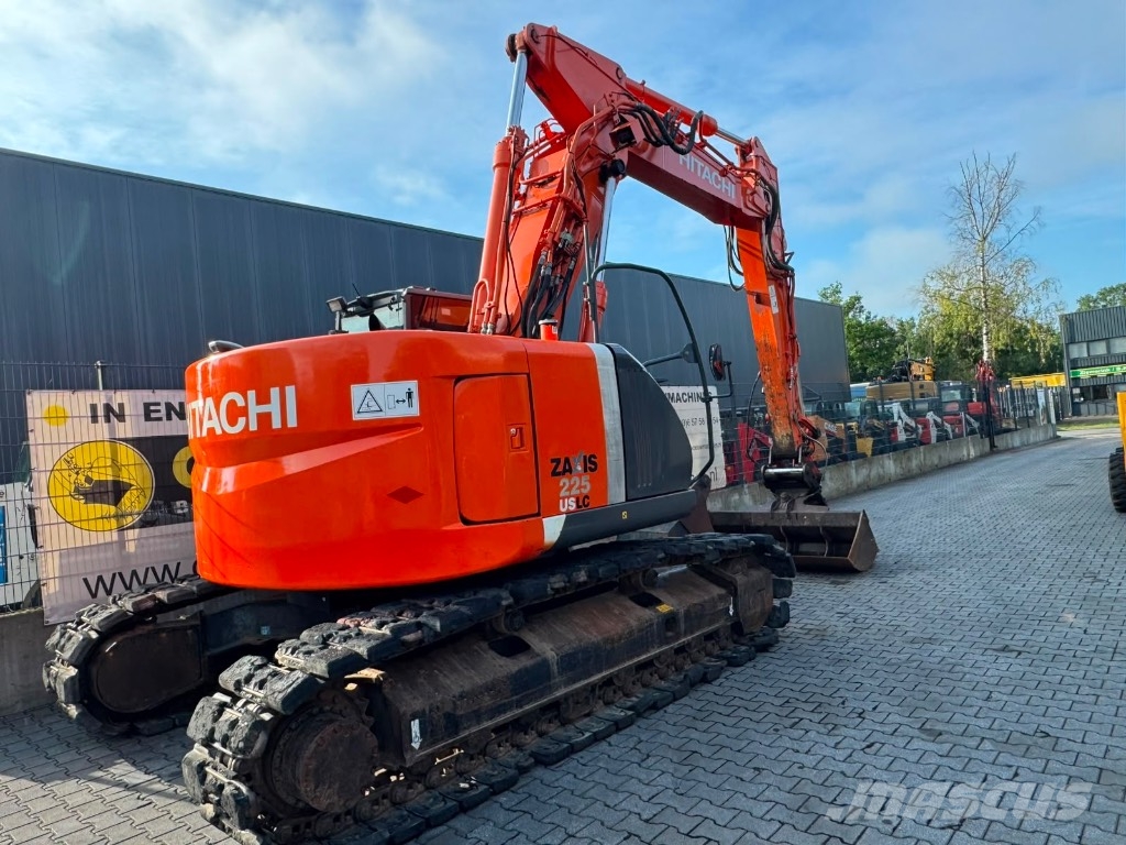 Hitachi ZX 225 US LC-3 حفارات زحافة