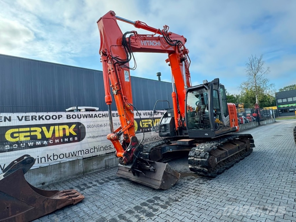 Hitachi ZX 225 US LC-3 حفارات زحافة