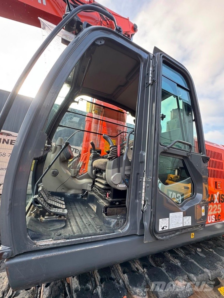 Hitachi ZX 225 US LC-3 حفارات زحافة