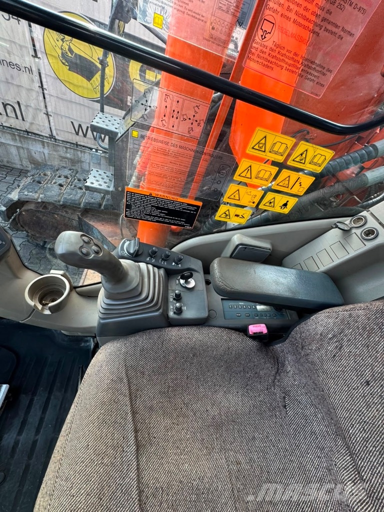Hitachi ZX 225 US LC-3 حفارات زحافة
