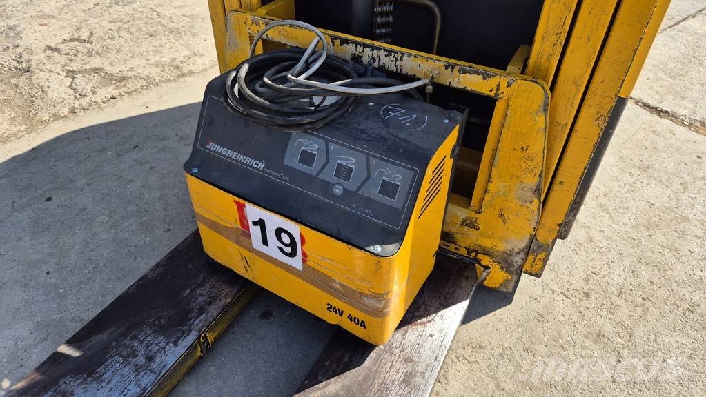 Jungheinrich EJC 214 - 2003 YEAR - 6155 HOURS - TRIPLEX Pedestrian stackers