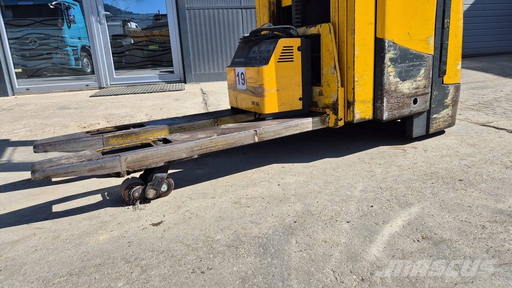 Jungheinrich EJC 214 - 2003 YEAR - 6155 HOURS - TRIPLEX Pedestrian stackers