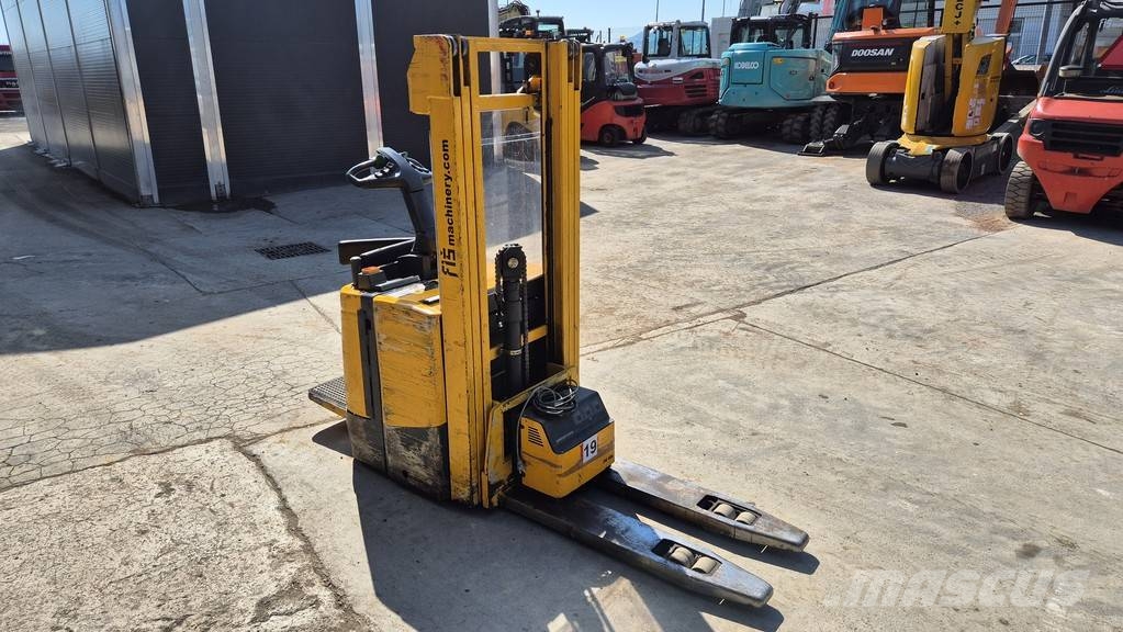 Jungheinrich EJC 214 - 2003 YEAR - 6155 HOURS - TRIPLEX Pedestrian stackers