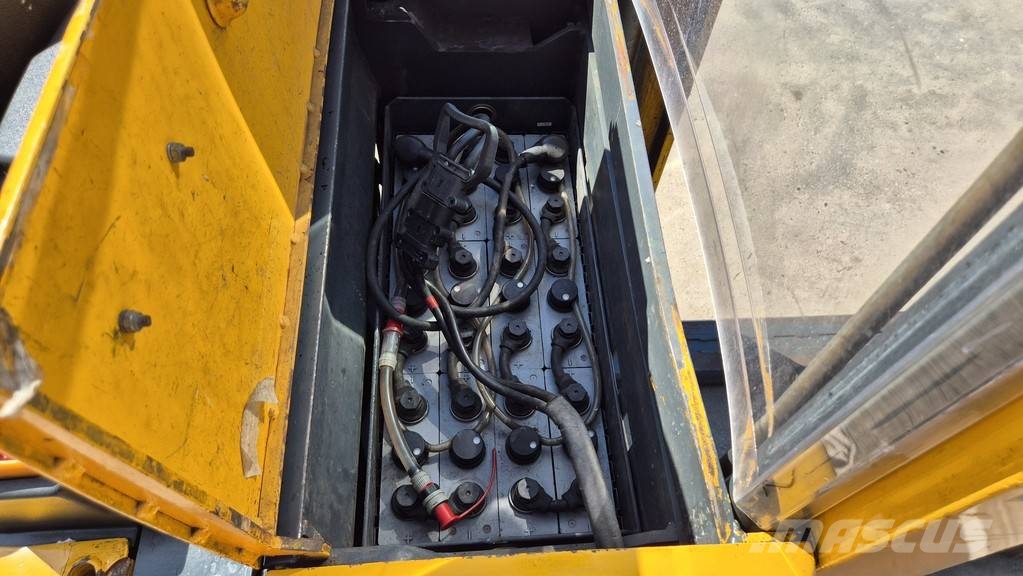 Jungheinrich EJC 214 - 2003 YEAR - 6155 HOURS - TRIPLEX Pedestrian stackers
