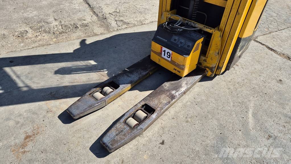 Jungheinrich EJC 214 - 2003 YEAR - 6155 HOURS - TRIPLEX Pedestrian stackers