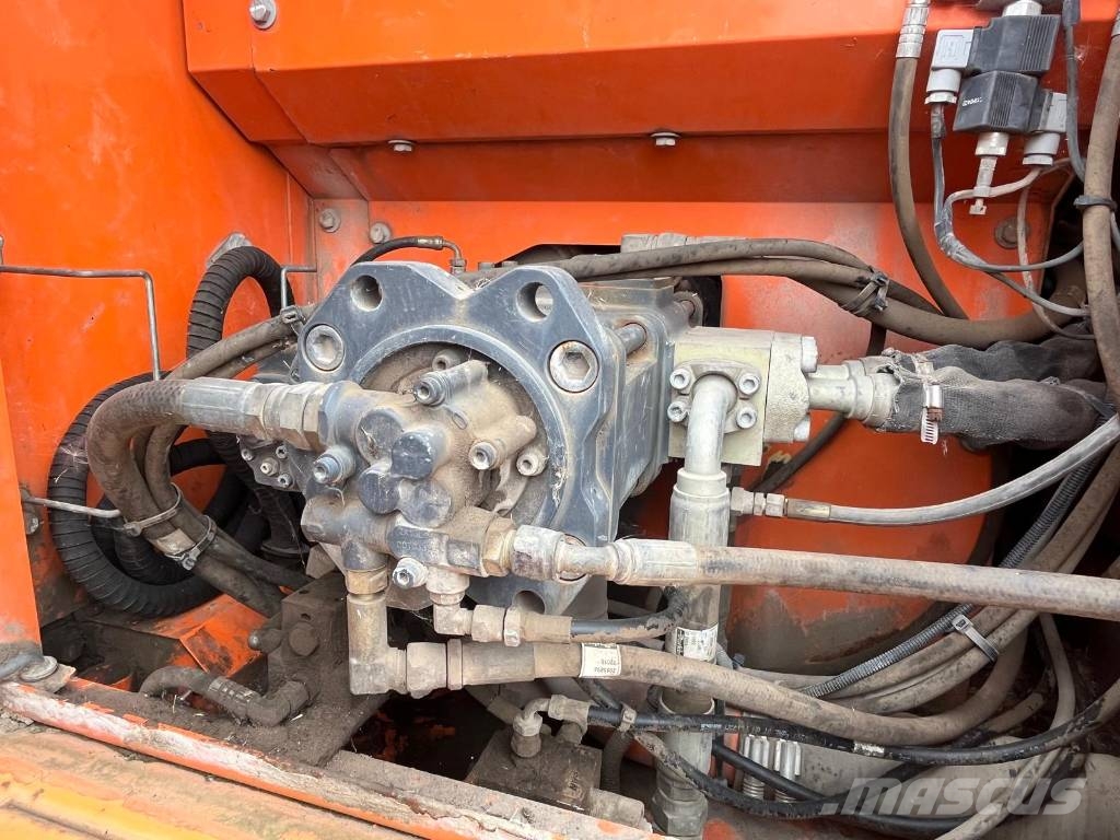 Doosan DX 225 LC Bagri goseničarji