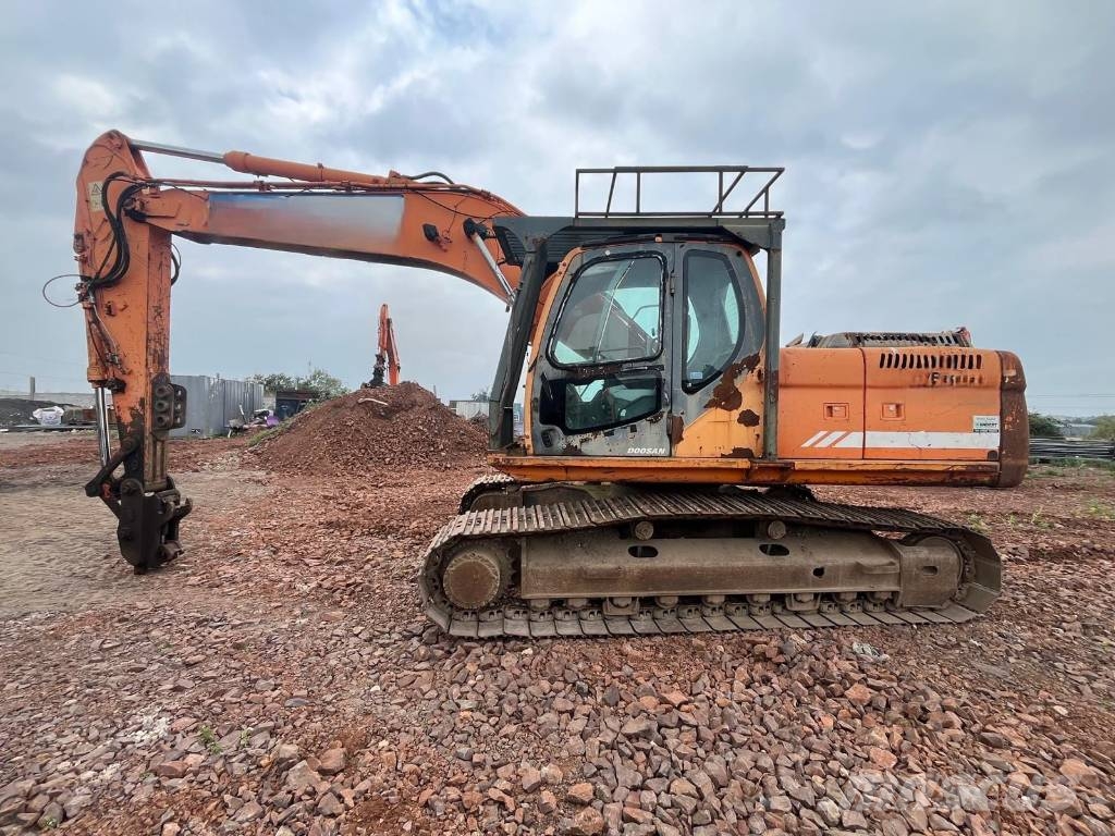 Doosan DX 225 LC Bagri goseničarji