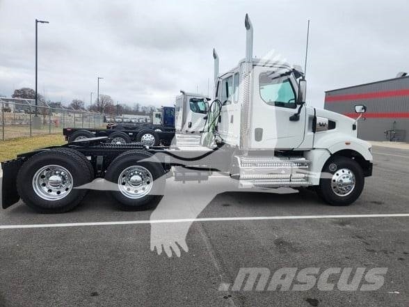 Western Star 49X Vetopöytäautot