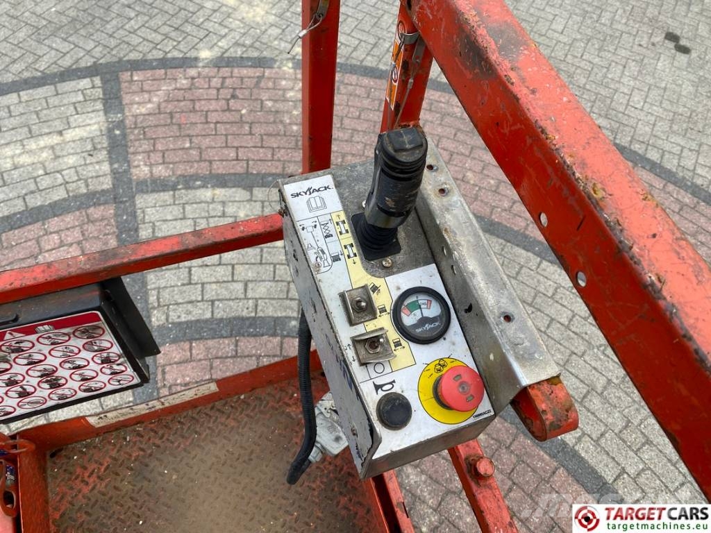 SkyJack SJIII-3226 Electric Scissor Work Lift 990cm Saksilavat