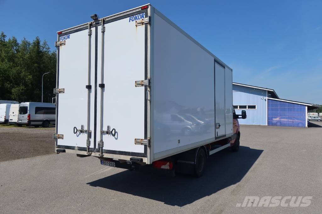 Mercedes-Benz Sprinter 519 CDI Autom Camiones con caja de remolque