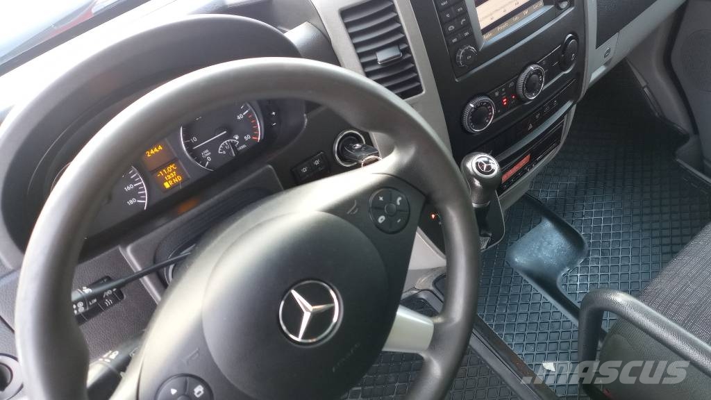 Mercedes-Benz Sprinter 519 CDI Autom Camiones con caja de remolque