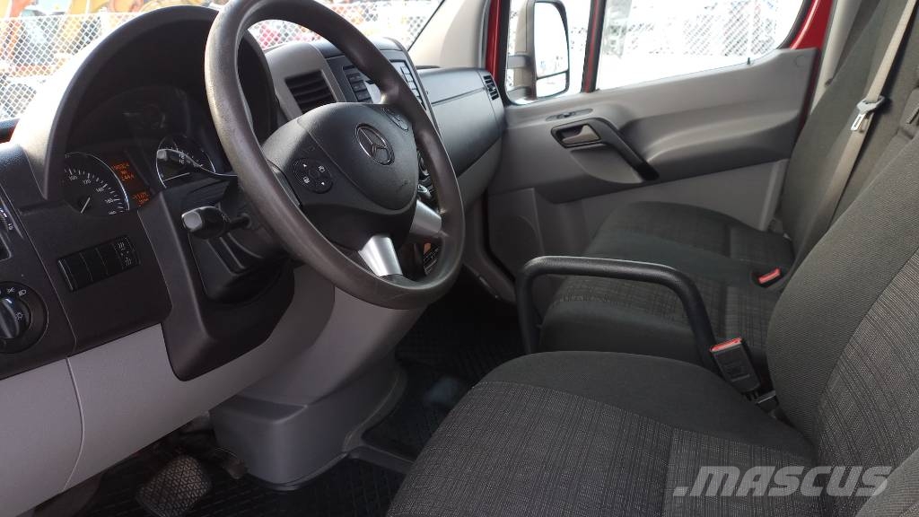 Mercedes-Benz Sprinter 519 CDI Autom Camiones con caja de remolque