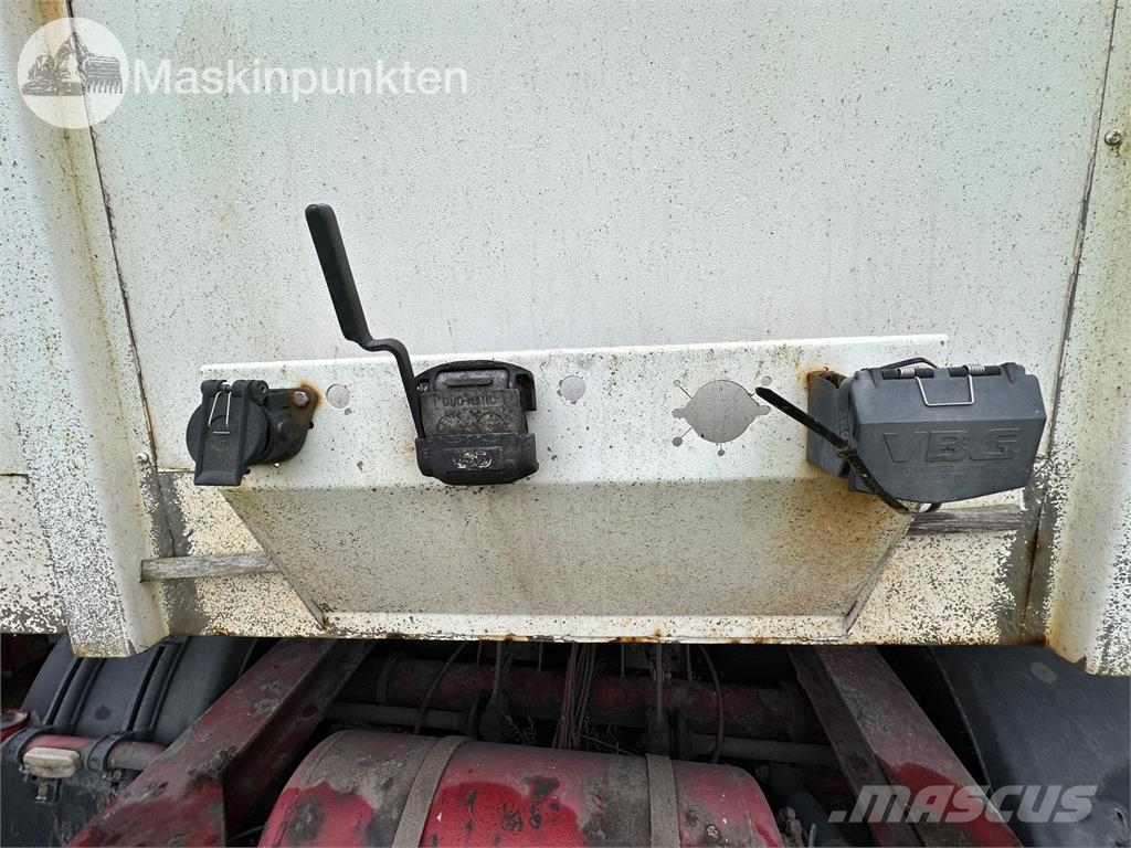Ekeri L-3 Noslēgtās piekabes