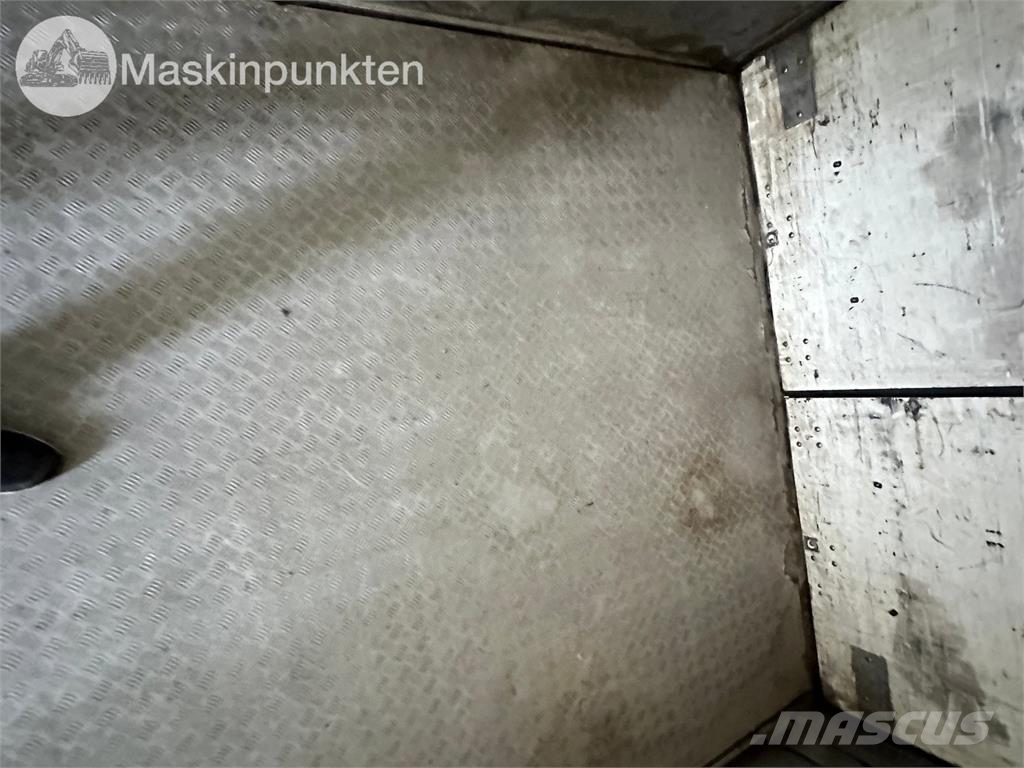 Ekeri L-3 Noslēgtās piekabes
