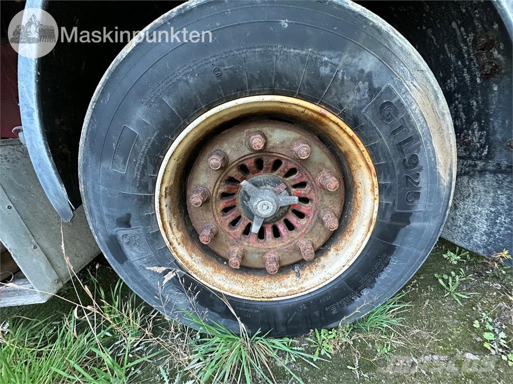 Ekeri L-3 Noslēgtās piekabes