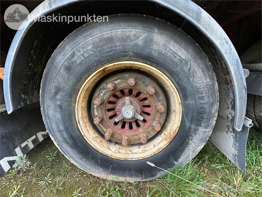 Ekeri L-3 Noslēgtās piekabes