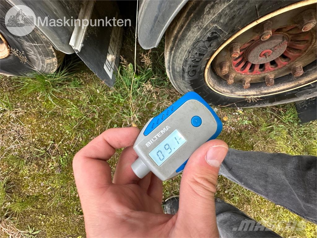 Ekeri L-3 Noslēgtās piekabes