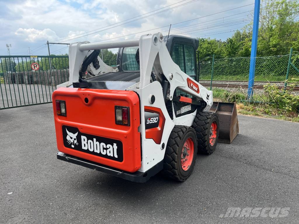 Bobcat S 590 لوادر انزلاقية التوجيه